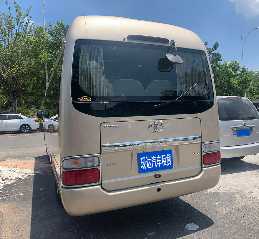 广州南站白云机场出租丰田考斯特双办公台(18座)_广州租车包车用车 首选广州现达租车公司