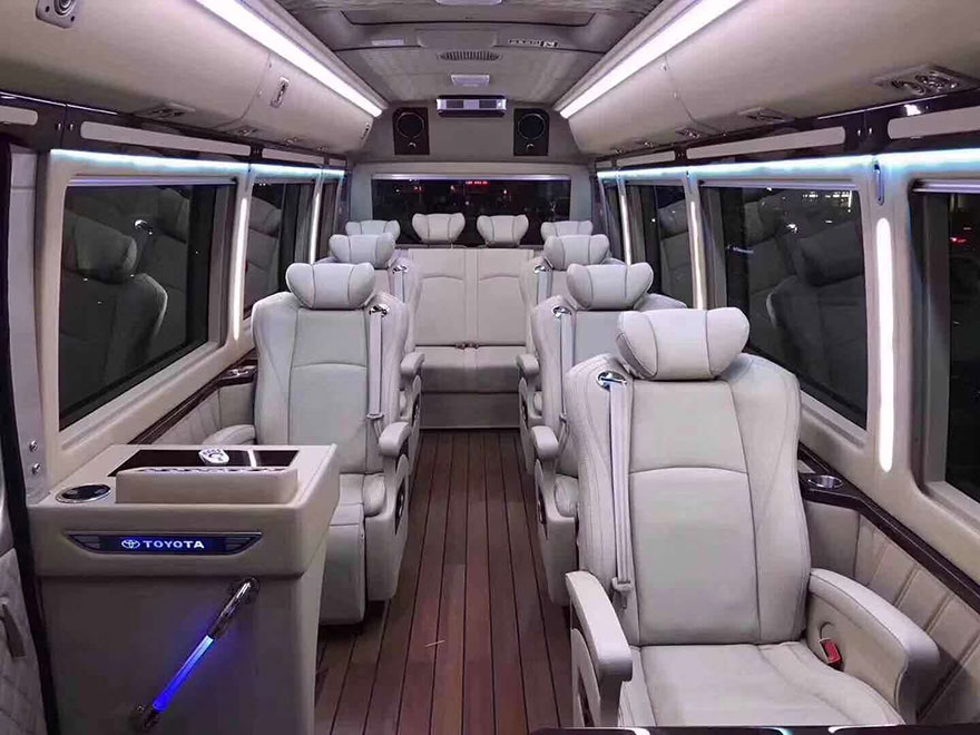 广州机场租赁出租豪华办公桌中巴车(18座)_广州租车包车用车 首选广州现达租车公司
